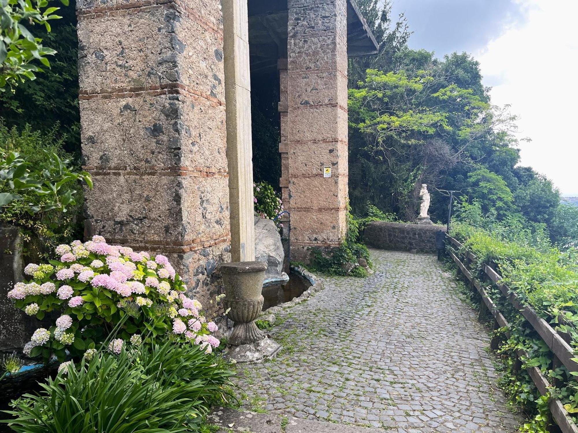 Albergo Diffuso Locanda Specchio Di Diana Nemi Bagian luar foto