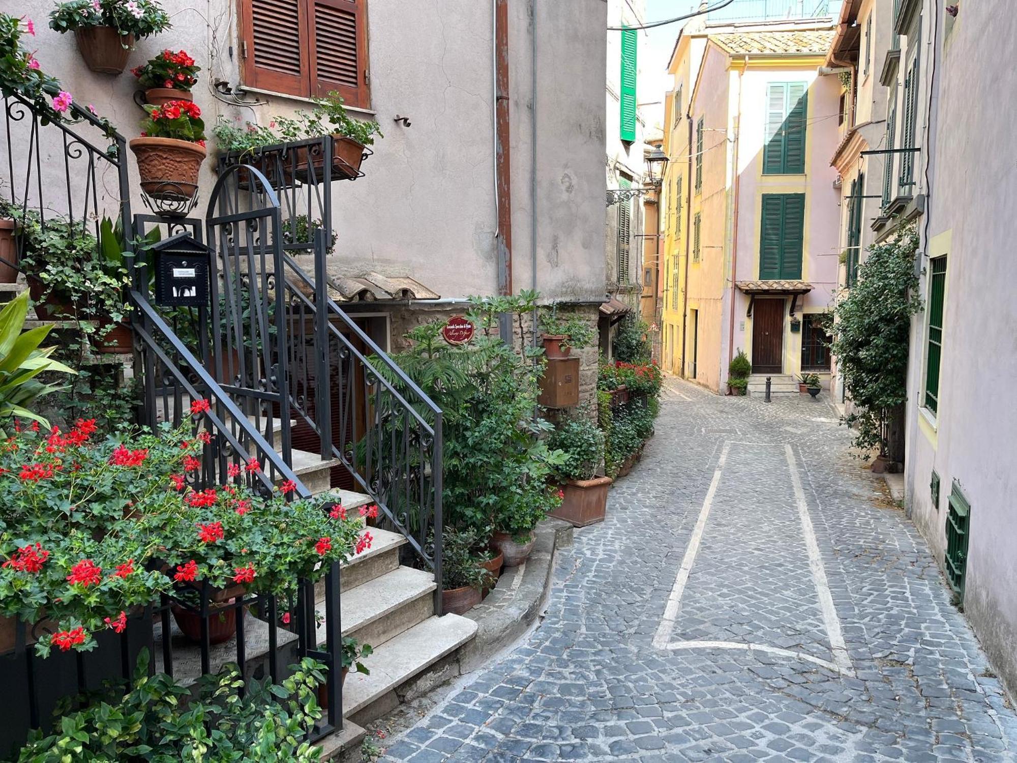 Albergo Diffuso Locanda Specchio Di Diana Nemi Bagian luar foto